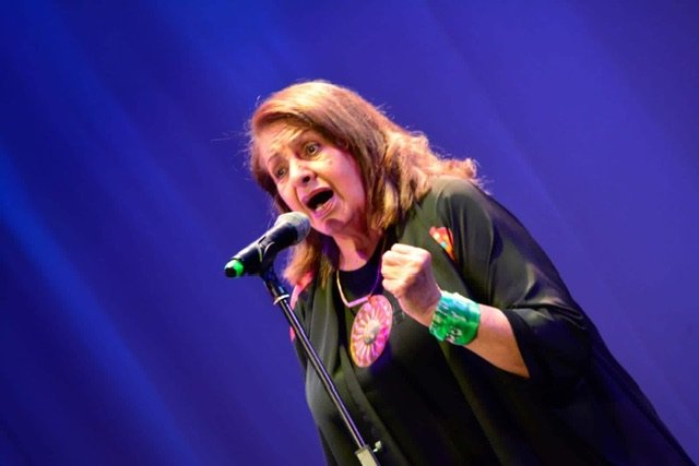 Melania en la presentación del libro “El Feminismo es un cuento, el feminismo es un verso” de su amiga Marta César